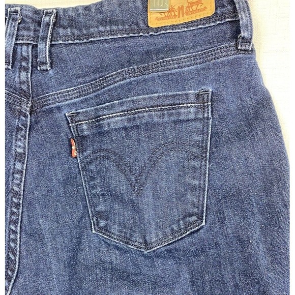 Levi’s Classic Shorts Women’s Denim Casual 4" Inseam Zipper Fly 5 Pocket Size 4 - Picture 6 of 14